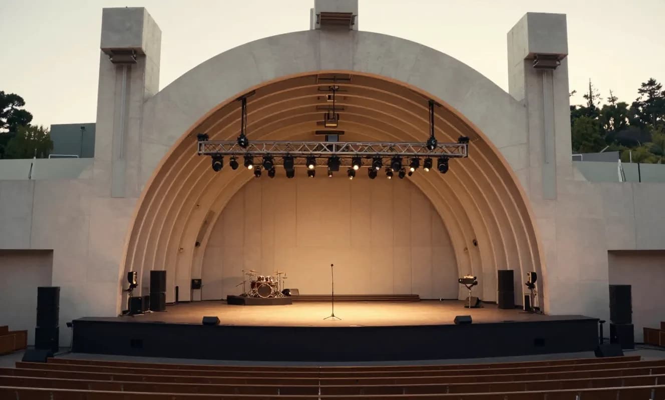 Hayley Williams, Hollywood Bowl'da Paramore'siz solo konserinde 17 bin izleyiciyi büyüledi