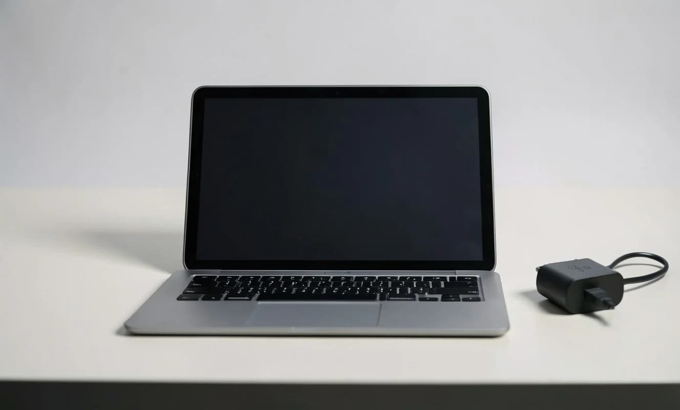 HP OmniBook X Flip 2-in-1 OLED laptop 699ドルに値下げ