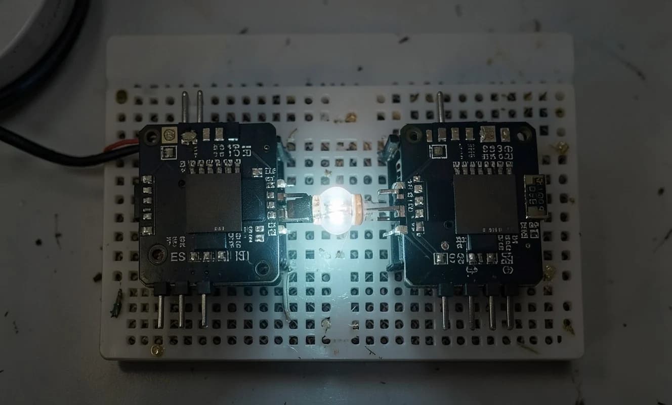 Tek bir LED ile iki ESP32 arası şifreli görsel iletişim