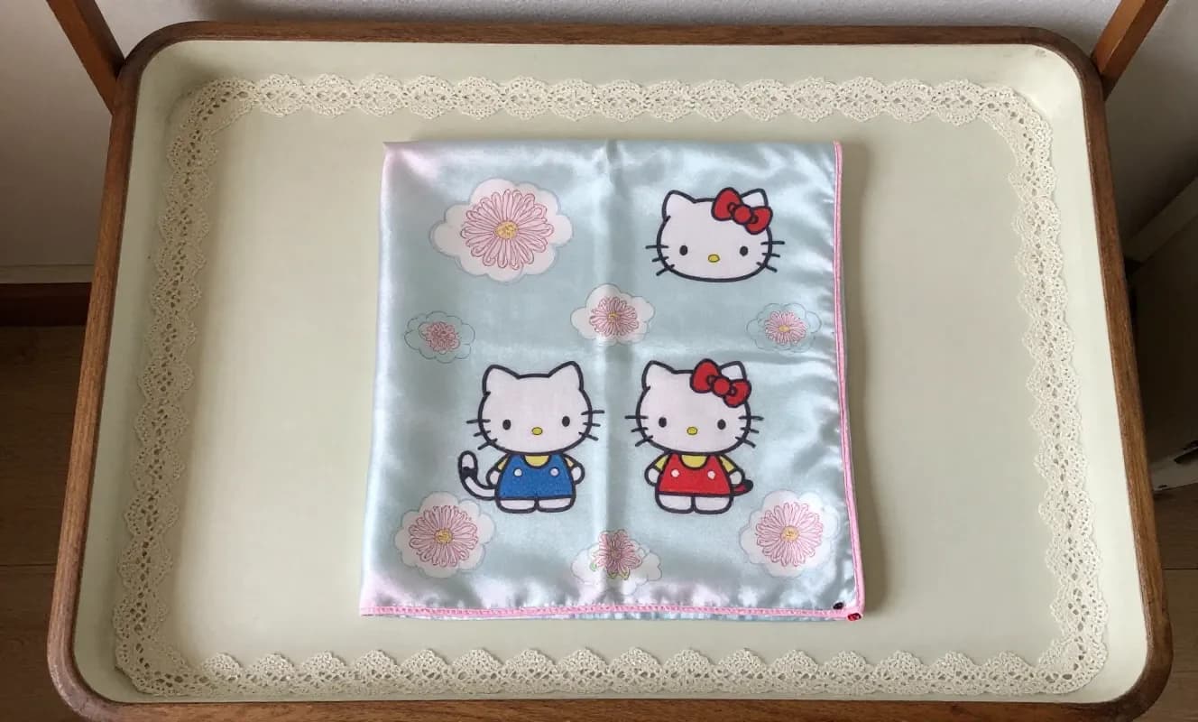 Hello Kitty ve PAUL & JOE ACCESSOIRES, fantastik tasarımla hırka ve aksesuar koleksiyonu çıkardı