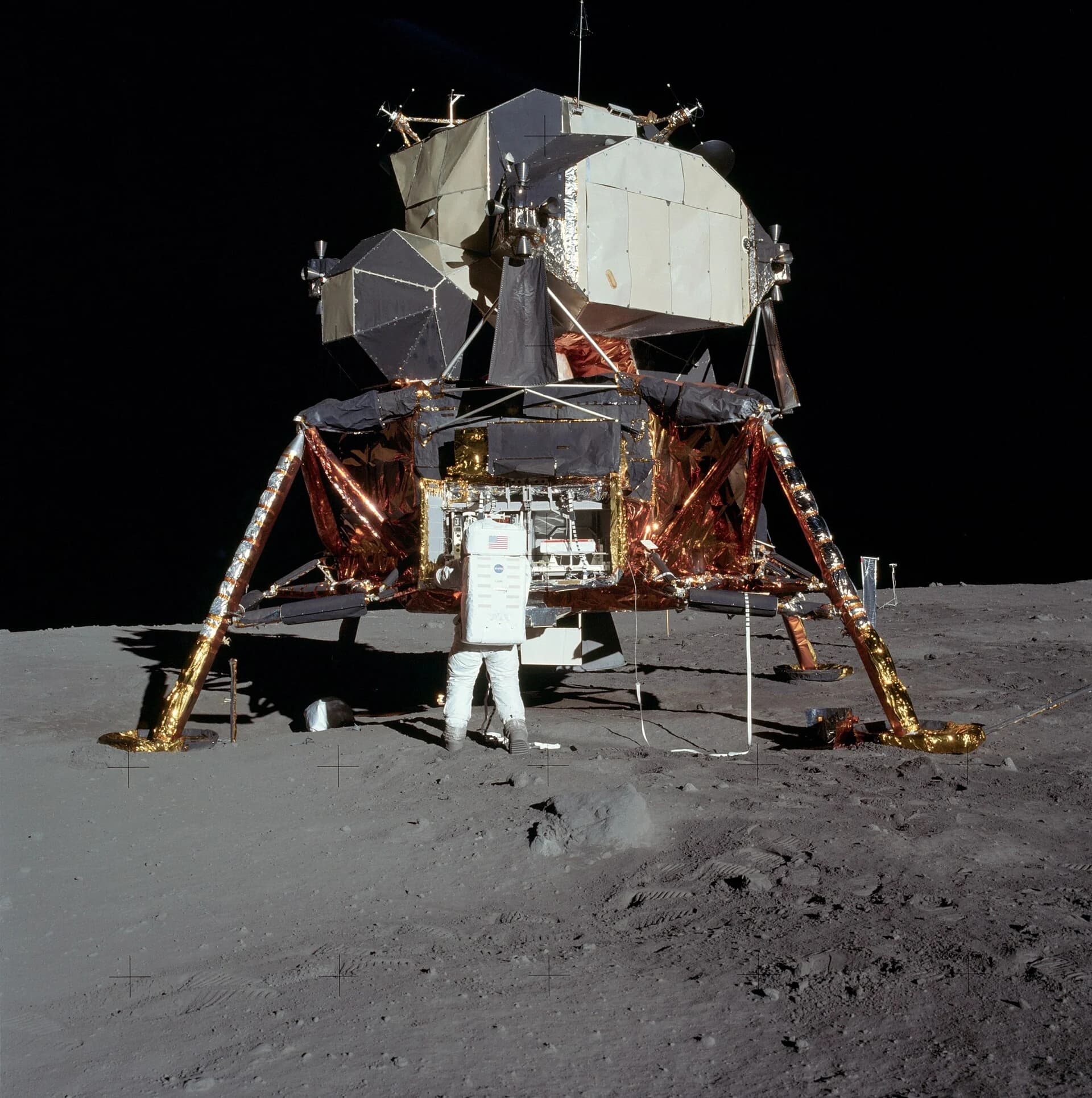微小重力が宇宙飛行士の下まぶたを持ち上げ逆眼瞼下垂を引き起こす