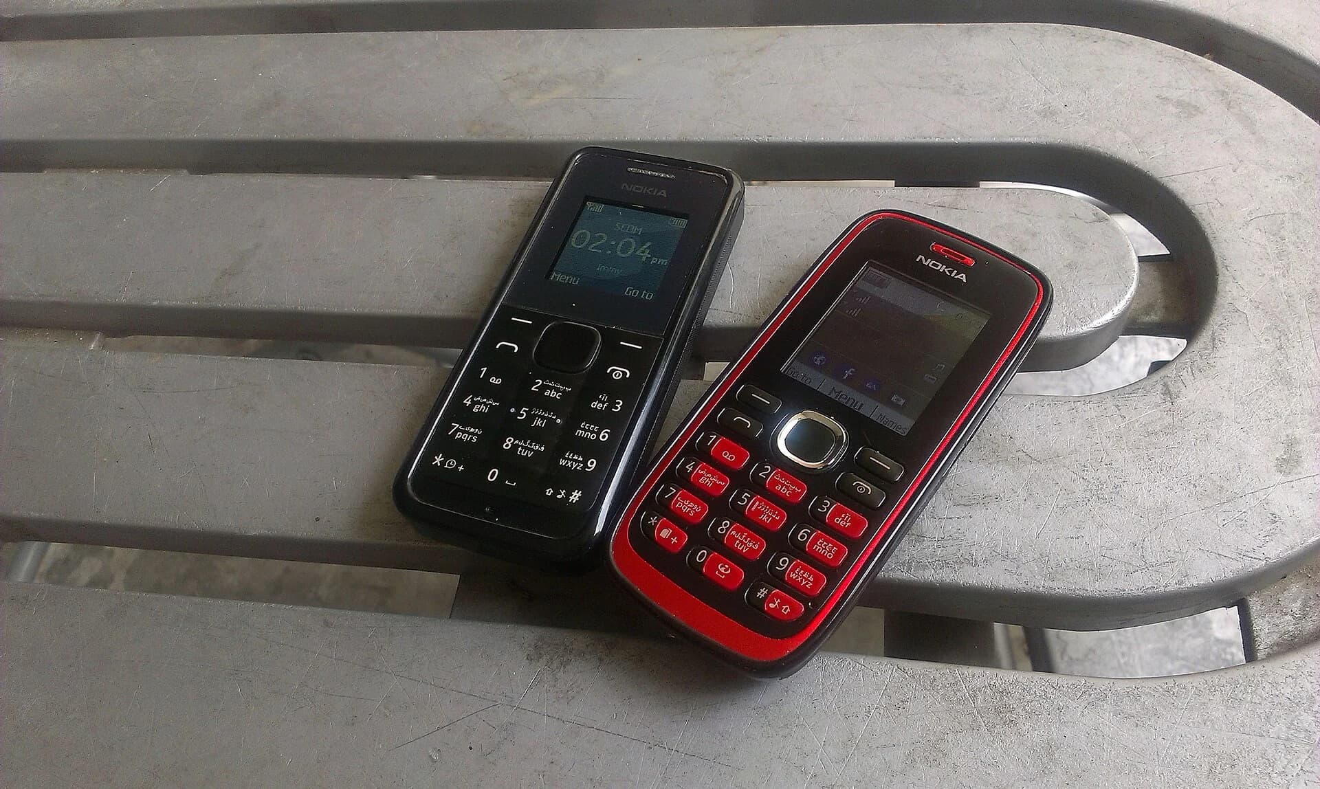 Nokia 300 Charge, güç bankası işleviyle donatılmış basit bir düğmeli telefon
