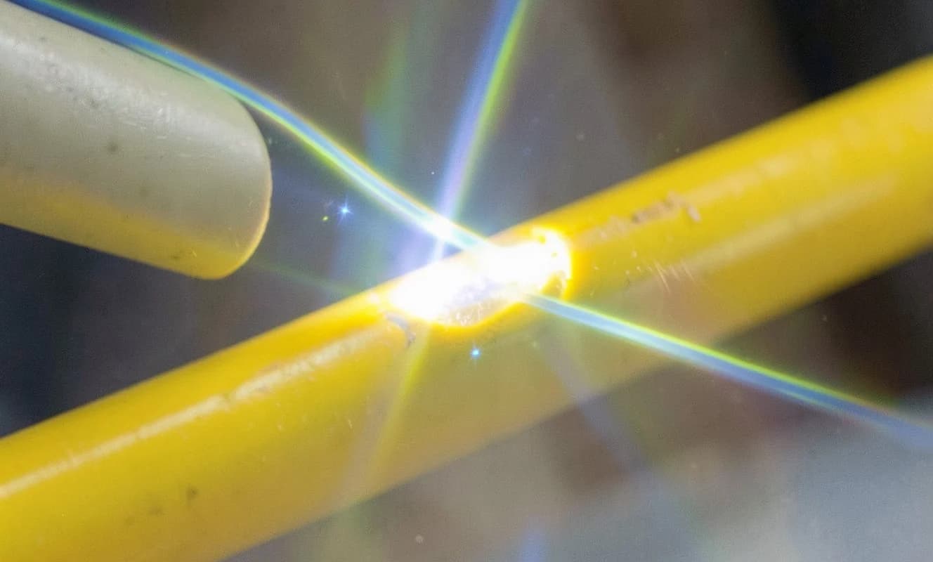 Cerium Doping ile Güçlü Pulslar Üreten Sarı YAG Lazer