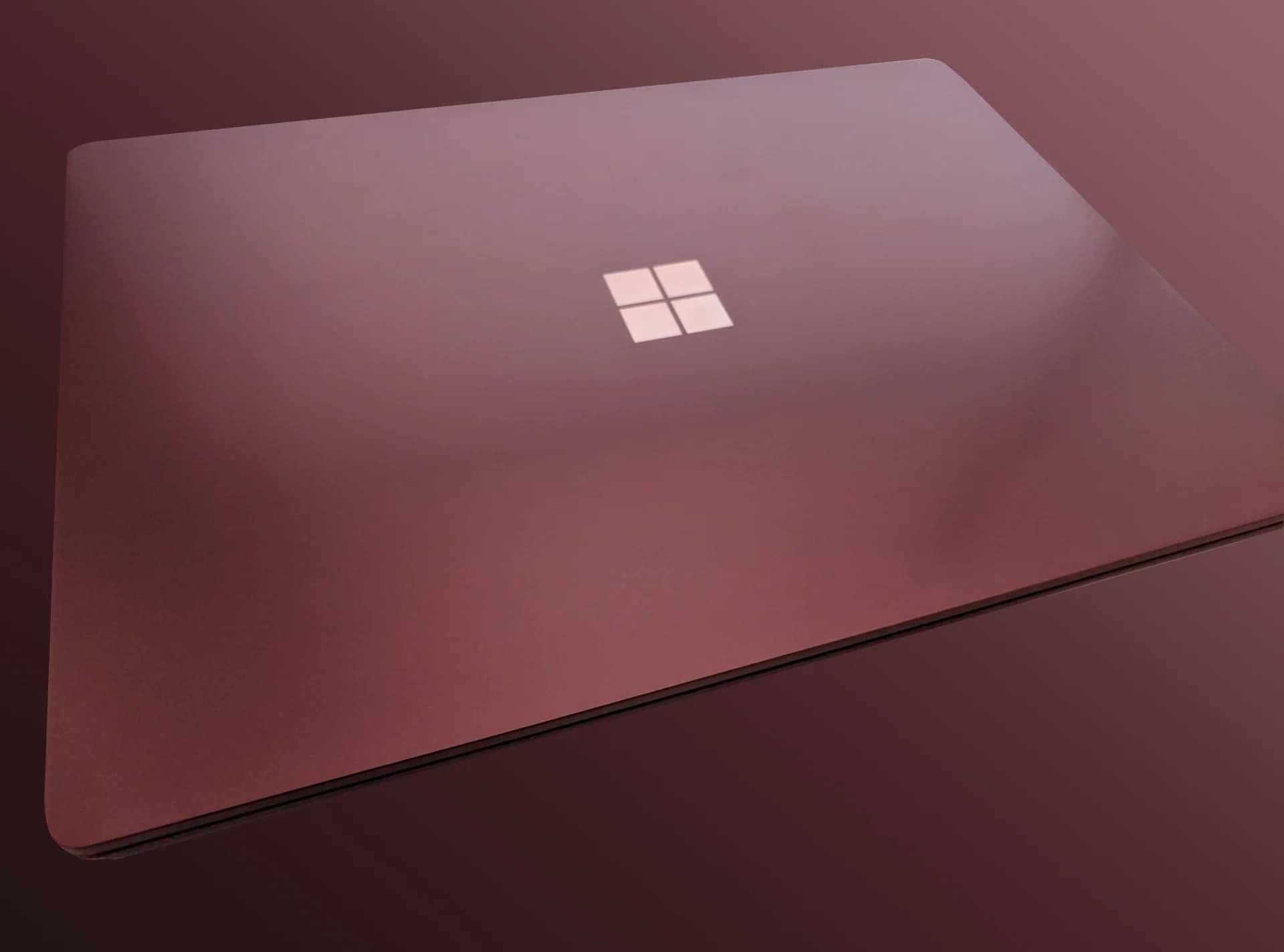 Windows 11、8GB RAMでは安定動作せず：Surface Laptop 8のテスト結果