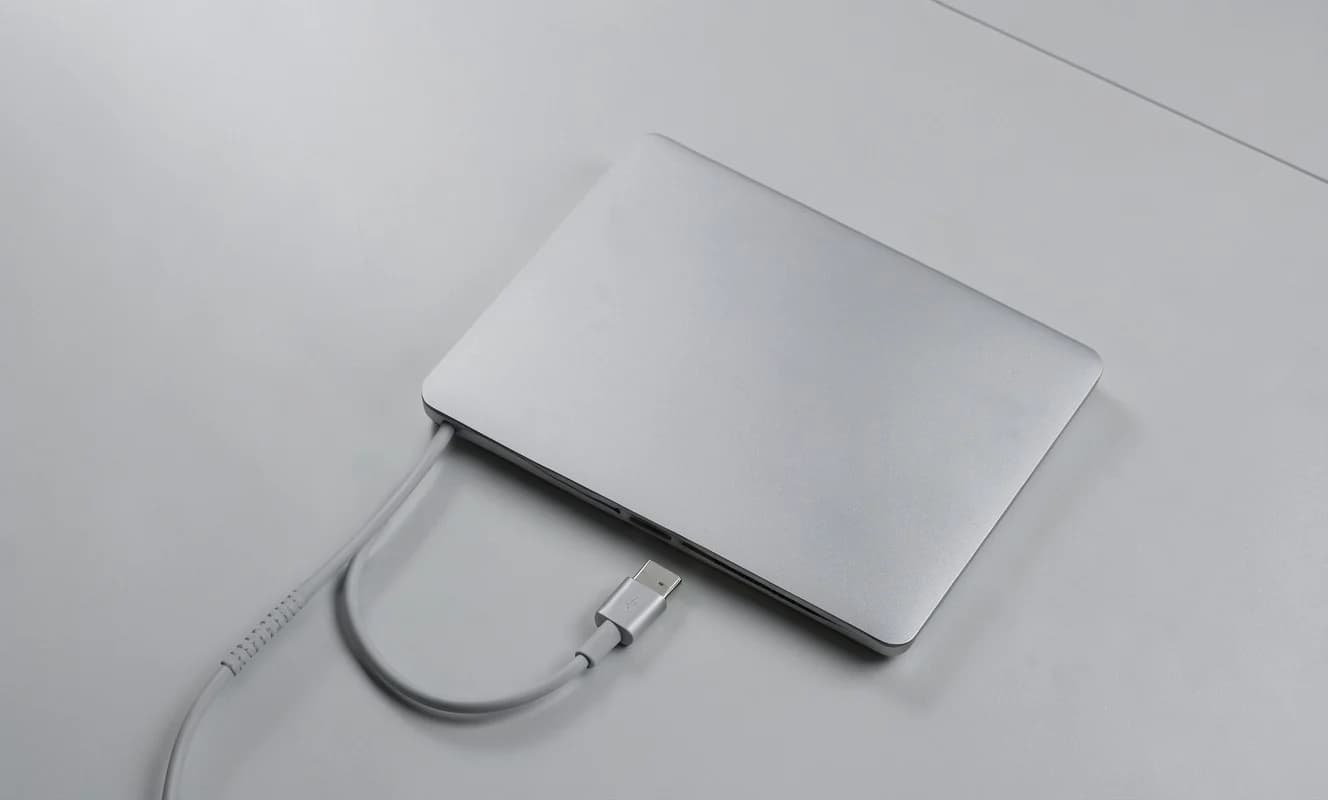 Microsoft, Surface Laptop Ultra ve RTX Spark platformunu tanıttı; 8-core CPU'lı model 2599 dolar başlayarak 16 Ekim'de satışa sunulacak